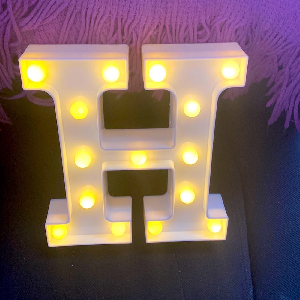 Letter Lamp Light H white Plastic Battery Operated With Box